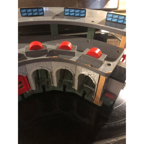 Thomas and Friends Wooden Railway Tidmouth Engine Shed Roundhouse - Picture 5 of 10